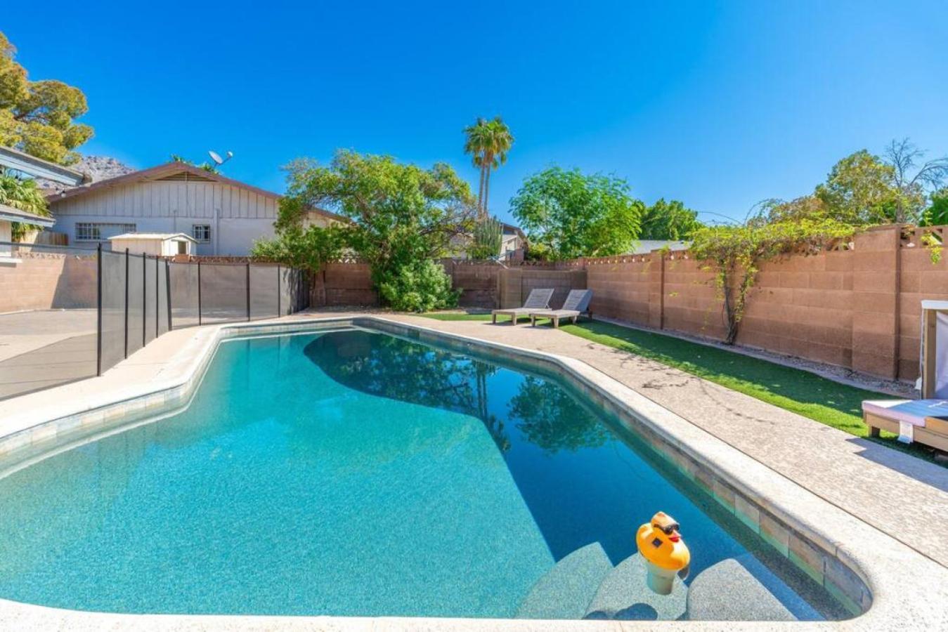 Sunshine, Paradise Escape! Private Pool, Sleeps 12