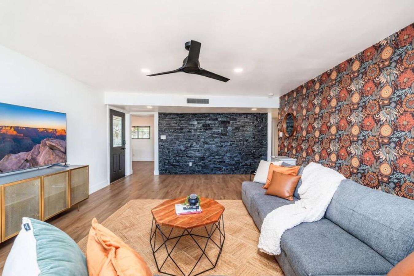 Sunshine, Paradise Escape! Private Pool, Sleeps 12